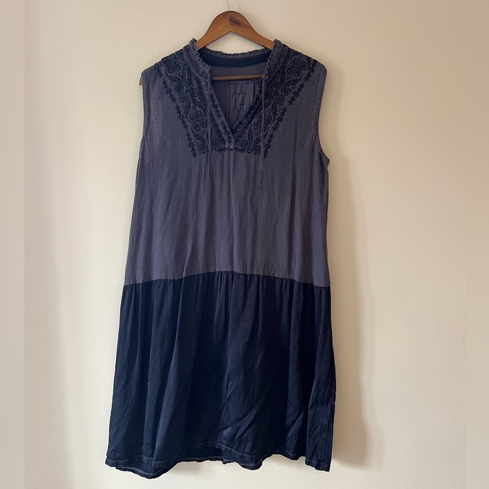 Johnny Was Sleeveless Gray and Black Two Toned Embroidered Tunic Midi Dress M